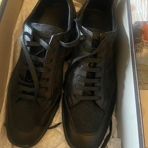 Brand new pair of black gucci sneakers